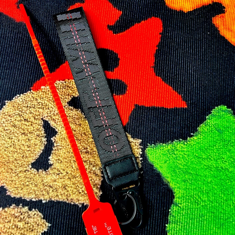 OFF-WHITE keychain